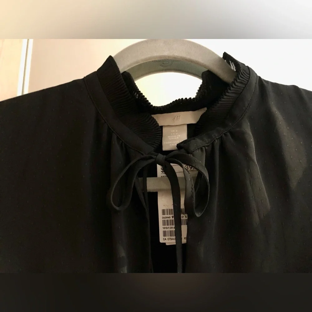 NWT H&M Black High Tie Neck Dress With Ruffle & Stunning Details - Size 0 - Picture 6 of 15